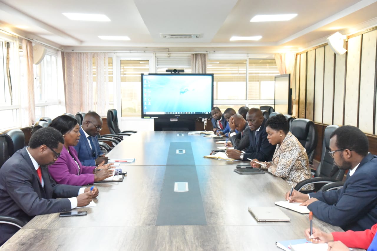 Health Cabinet Secretary Seeks Alternative Resolution With FKE Leadership