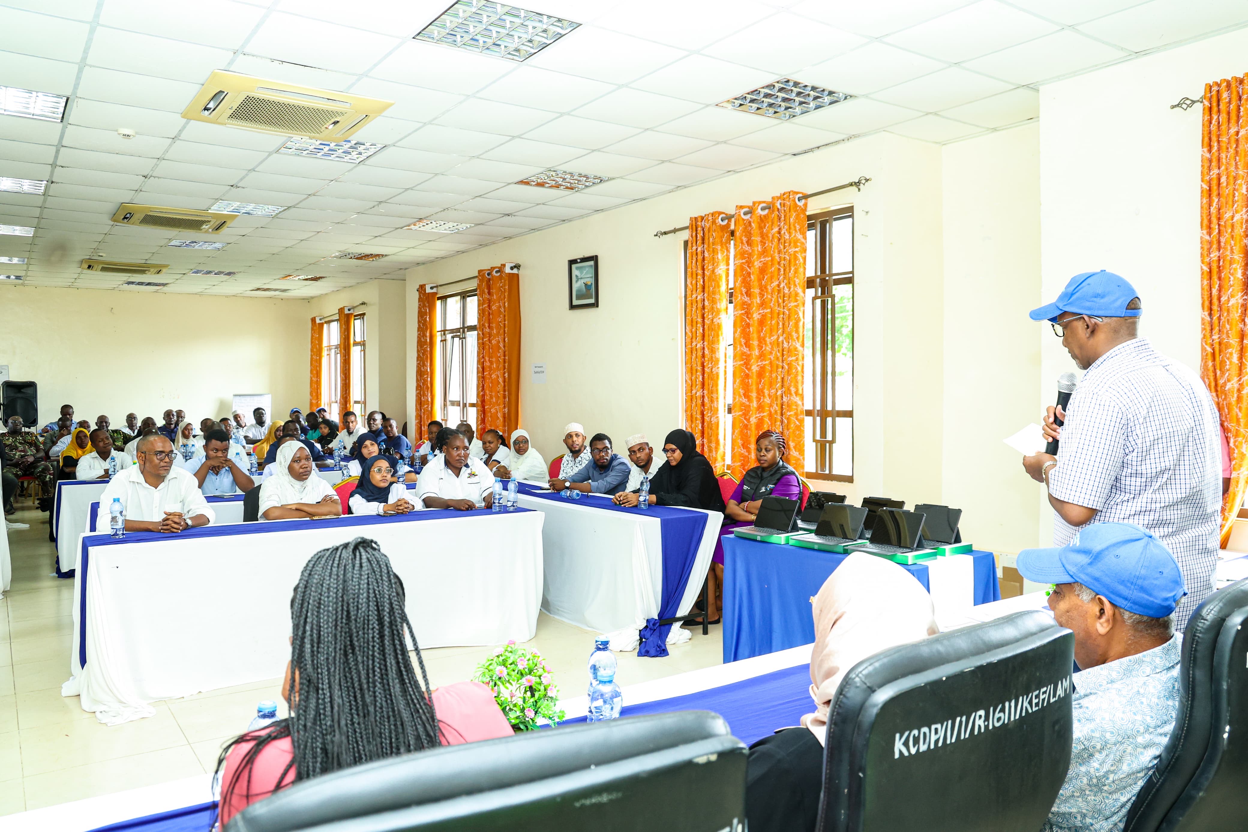 𝐍𝐚𝐢𝐫𝐨𝐛𝐢, 𝐊𝐞𝐧𝐲𝐚 – 𝐉𝐮𝐥𝐲 𝟑, 𝟐𝟎𝟐𝟓 - The Ministry of Health has achieved a major stride in digital health reforms with the handover of 100 digital devices to Lamu County a move aimed at strengthening transparency, accountability, and restoring public confidence in healthcare delivery.  Speaking at the KEFRI grounds in Mokowe Sub-County, Cabinet Secretary for Health Hon. Aden Duale spotlighted the rollout of the Comprehensive and Integrated Health Information System (CIHIS). The system, which