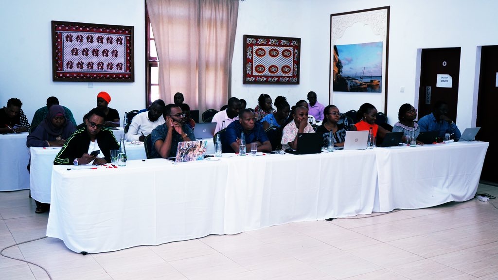 𝐏𝐫𝐢𝐧𝐜𝐢𝐩𝐚𝐥 𝐒𝐞𝐜𝐫𝐞𝐭𝐚𝐫𝐲 𝐟𝐨𝐫 𝐌𝐞𝐝𝐢𝐜𝐚𝐥 𝐒𝐞𝐫𝐯𝐢𝐜𝐞𝐬 𝐌𝐞𝐞𝐭𝐬 𝐒𝐞𝐧𝐚𝐭𝐞 𝐇𝐞𝐚𝐥𝐭𝐡 𝐂𝐨𝐦𝐦𝐢𝐭𝐭𝐞𝐞 𝐭𝐨 𝐀𝐝𝐯𝐚𝐧𝐜𝐞 𝐔𝐧𝐢𝐯𝐞𝐫𝐬𝐚𝐥 𝐇𝐞𝐚𝐥𝐭𝐡 𝐂𝐨𝐯𝐞𝐫𝐚𝐠𝐞 𝐁𝐢𝐥𝐥𝐬 