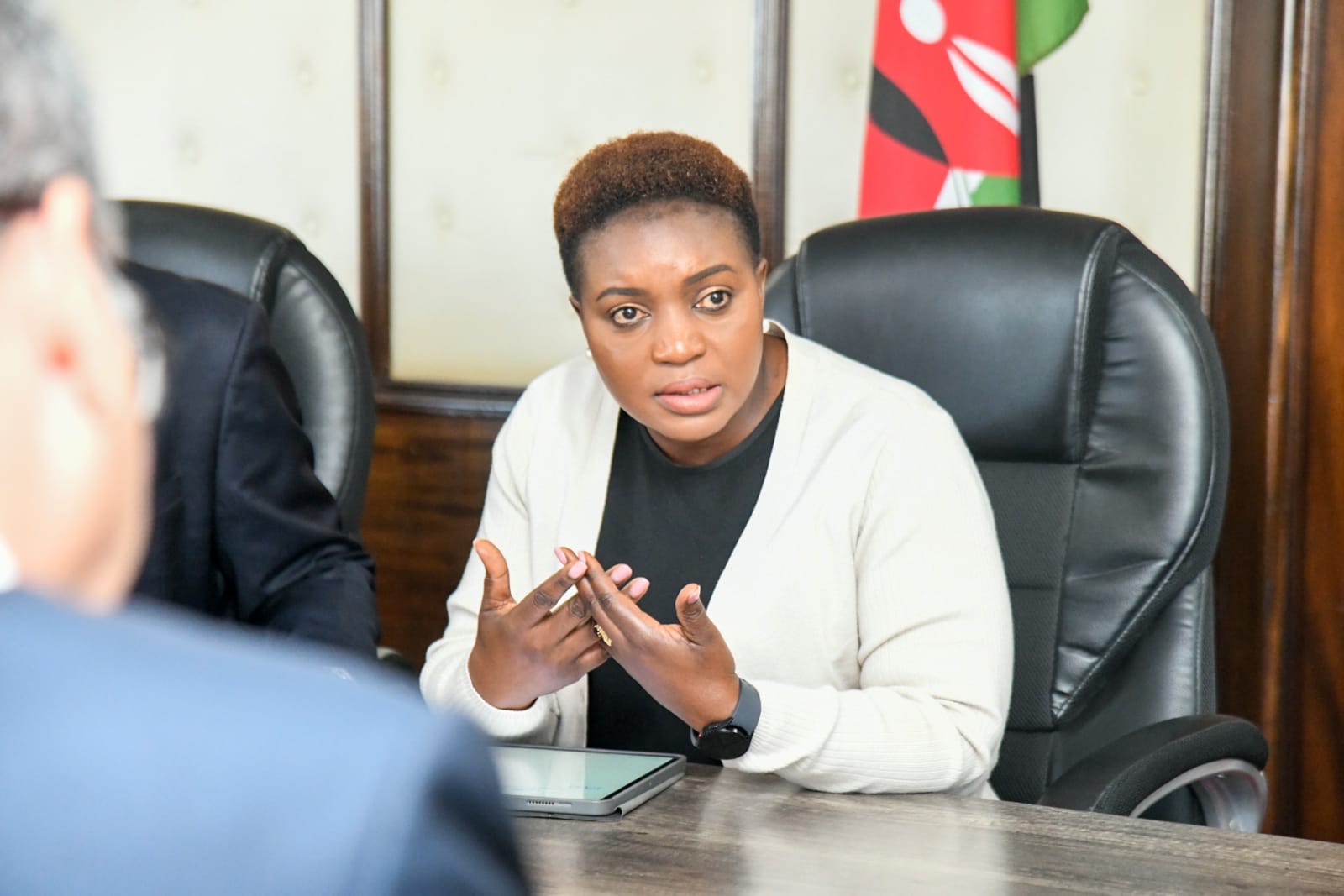 𝐇𝐞𝐚𝐥𝐭𝐡 𝐂𝐚𝐛𝐢𝐧𝐞𝐭 𝐒𝐞𝐜𝐫𝐞𝐭𝐚𝐫𝐲 𝐄𝐧𝐠𝐚𝐠𝐞𝐬 𝐰𝐢𝐭𝐡 𝐔𝐒𝐀𝐈𝐃 𝐨𝐧 𝐇𝐞𝐚𝐥𝐭𝐡𝐜𝐚𝐫𝐞 𝐚𝐧𝐝 𝐆𝐥𝐨𝐛𝐚𝐥 𝐒𝐞𝐜𝐮𝐫𝐢𝐭𝐲 𝐈𝐧𝐢𝐭𝐢𝐚𝐭𝐢𝐯𝐞𝐬