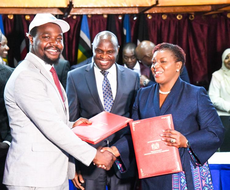 Health Cabinet Secretary Announces End of Doctors' Strike After 56 Days